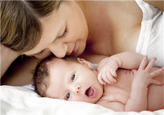 新生兒吃母乳拉稀是怎么回事？新生兒吃母乳拉稀怎么辦？
