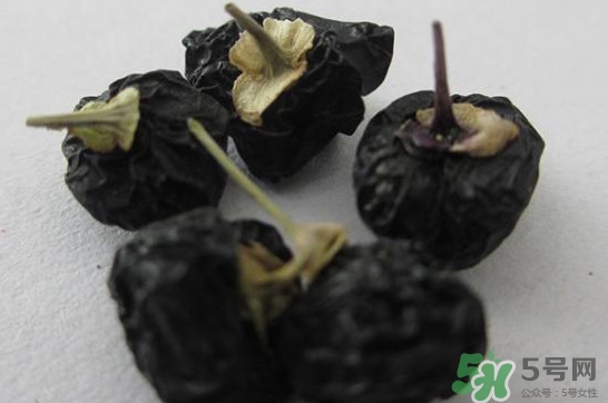 黑枸杞和玫瑰花可以一起泡水喝嗎？玫瑰花黑枸杞泡著喝有什么功效