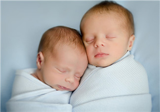新生兒吃母乳需要喝水嗎？新生兒需不需要要喝水？
