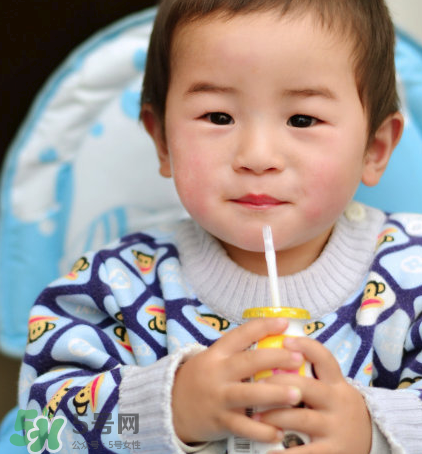 兒童能喝老年人奶粉嗎？老年人奶粉小孩能不能喝？