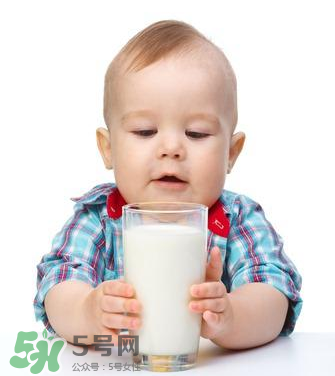 兒童能喝老年人奶粉嗎？老年人奶粉小孩能不能喝？