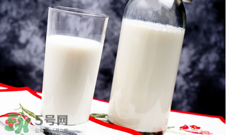 嬰兒奶粉老人能喝嗎？老人能不能喝嬰兒奶粉？