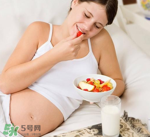 孕婦吃甜食寶寶會(huì)頭大嗎？孕期吃甜食寶寶會(huì)頭變大嗎？