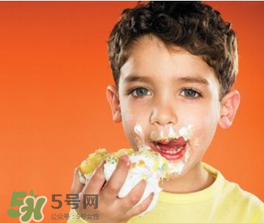 寶寶愛吃甜食智力會(huì)下降嗎？兒童愛吃糖會(huì)影響智力嗎？