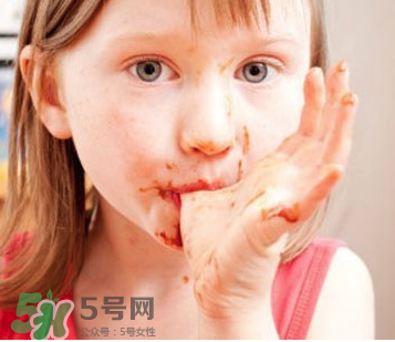 寶寶愛吃甜食智力會(huì)下降嗎？兒童愛吃糖會(huì)影響智力嗎？