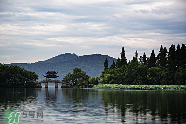 8月份去杭州穿什么？八月份去杭州穿什么衣服