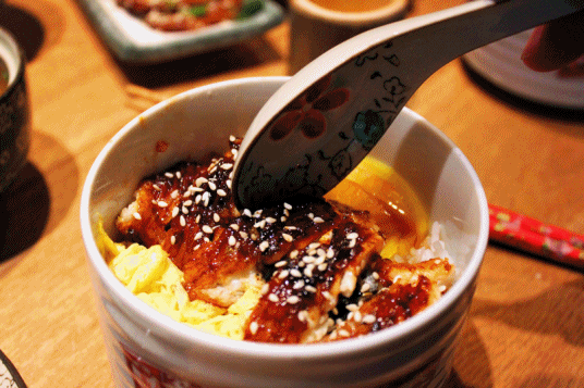 鰻魚飯好吃嗎？鰻魚飯有刺嗎？