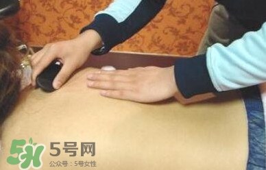 刮痧出現(xiàn)黑紫說明什么？感冒刮痧刮哪個部位