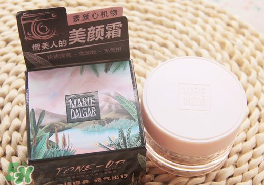 瑪麗黛佳素顏霜和v7哪個(gè)好？瑪麗黛佳素顏霜和v7對(duì)比