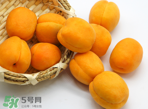 黃桃和水蜜桃哪個(gè)好吃？黃桃和水蜜桃的區(qū)別