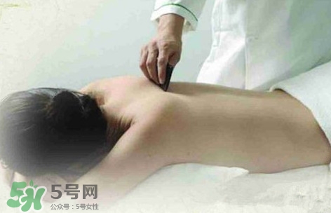 刮痧痛嗎？刮痧疼還是拔罐疼