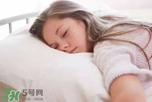 晚上睡覺(jué)趴著睡好嗎？晚上趴著睡覺(jué)有什么壞處