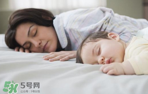 晚上睡覺(jué)趴著睡好嗎？晚上趴著睡覺(jué)有什么壞處