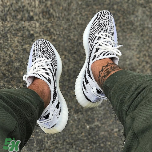 adidas yeezy 350 v2 boost zebra白斑馬市場(chǎng)價(jià)多少錢？