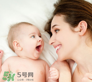 寶寶吐奶和哭有關(guān)系嗎？寶寶哭會引起吐奶嗎？