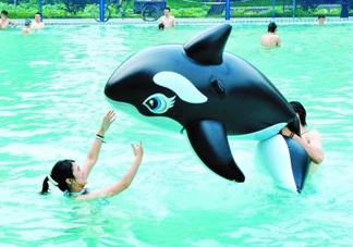 三伏天可以游泳嗎？三伏天游泳會(huì)有濕氣嗎？