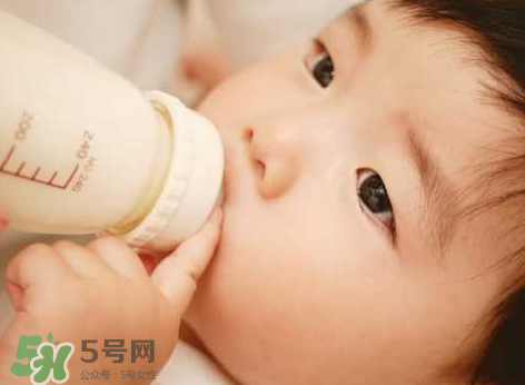 如何戒夜奶寶寶不痛苦？寶寶如何戒夜奶？