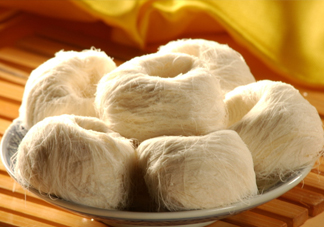 龍須糖是什么做的？龍須糖上面一層粉是什么粉