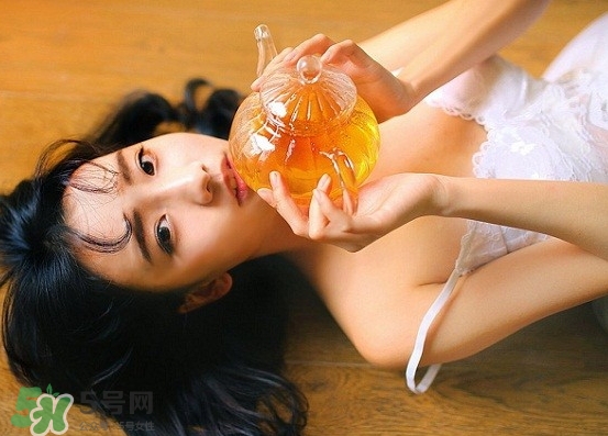 三伏貼能治痛經(jīng)嗎？三伏貼治療痛經(jīng)貼哪里哪個(gè)穴位？