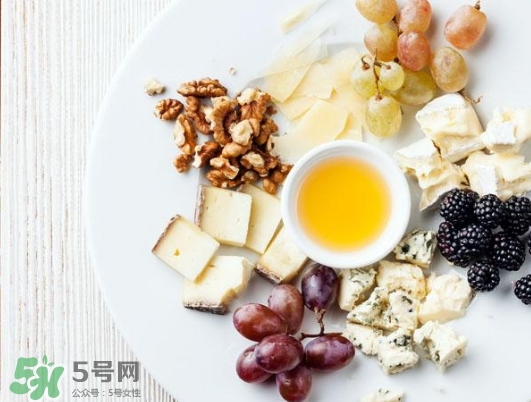 貼三伏貼不能吃什么？三伏貼不能吃什么食物？