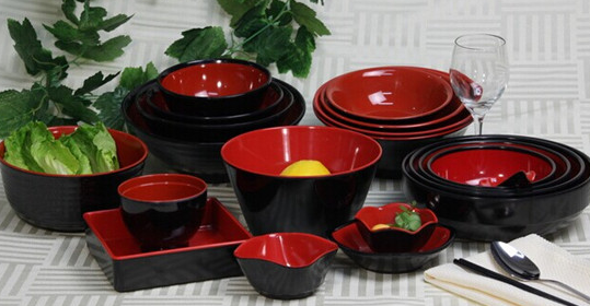 仿瓷碗可以放微波爐嗎？仿瓷餐具能在微波爐里加熱嗎