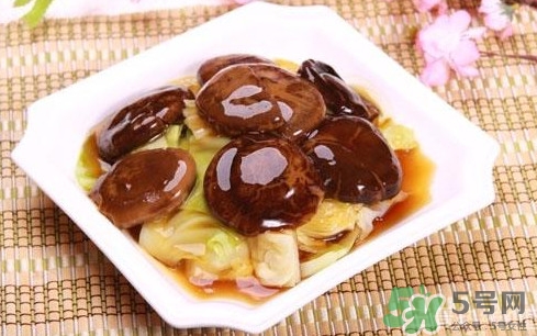 牛奶燉香菇可以治鼻炎嗎？牛奶燉香菇吃了有什么作用？