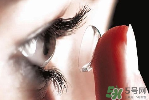 隱形眼鏡一天能戴多久？隱形眼鏡多久更換一次？