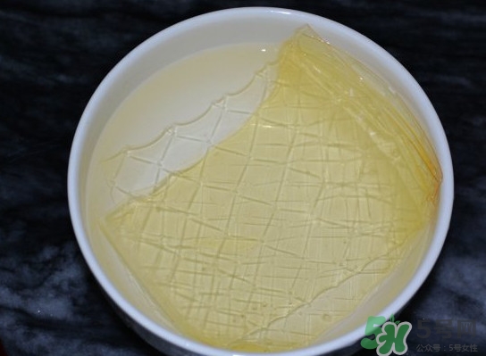 吉利丁片是什么？吉利丁片怎么做布??？
