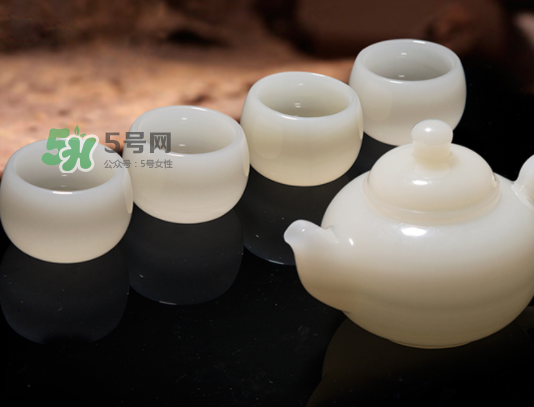 三伏天可以喝白酒嗎？三伏天喝白酒好還是啤酒？