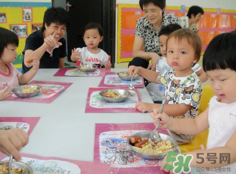 寶寶不去幼兒園可以嗎？寶寶可以不上幼兒園嗎？