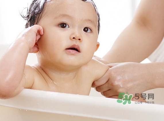 十滴水可以給寶寶洗澡嗎？十滴水給嬰兒洗澡用量