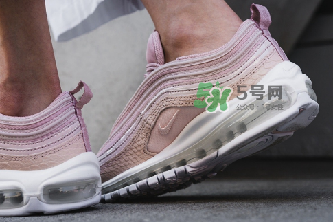 nike air max 97粉色蛇皮怎么樣_上腳效果好看嗎？