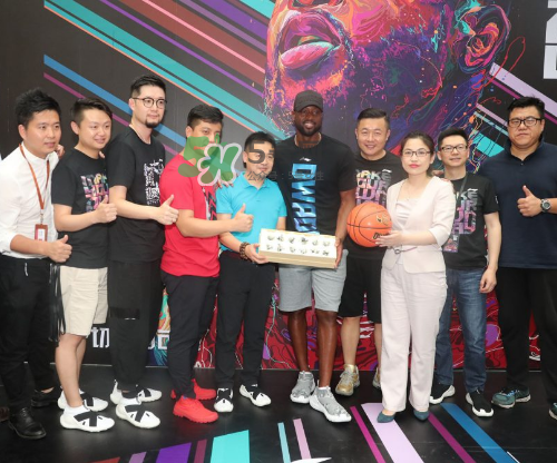 2017韋德中國行沈陽站上腳穿的球鞋是什么型號(hào)？