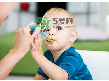 寶寶沒長(zhǎng)牙能吃面條嗎？寶寶沒長(zhǎng)牙能不能喂面條？