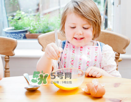 寶寶沒(méi)長(zhǎng)牙能吃蝦皮嗎？寶寶沒(méi)長(zhǎng)牙吃蝦皮好嗎？