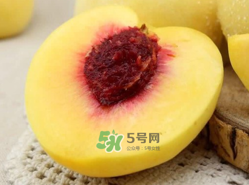 黃桃果肉是什么顏色？黃桃果肉為什么是紅的？