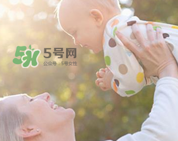 寶寶曬太陽對眼睛好嗎？寶寶曬太陽對眼睛的有影響嗎？