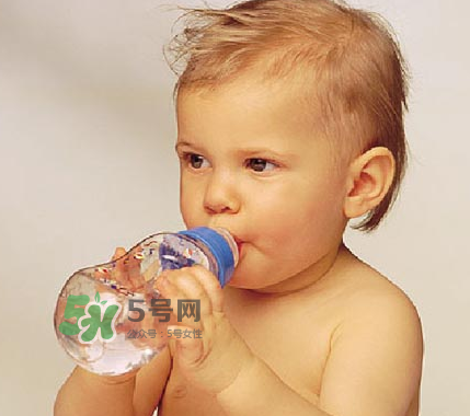 寶寶能喝蜂蜜水嗎？蜂蜜水寶寶能長期喝嗎？