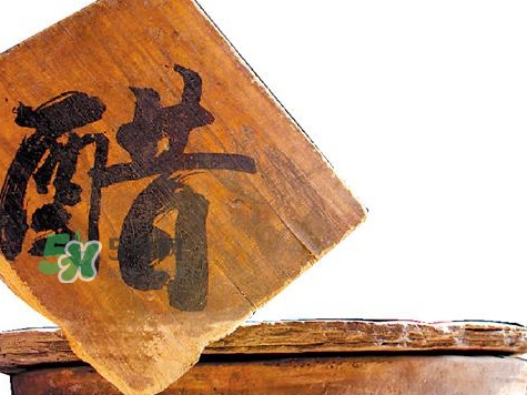醋泡腳用白醋還是陳醋？泡腳用什么醋最好？