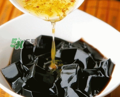 龜苓膏男人能吃嗎？龜苓膏吃多了會(huì)怎么樣
