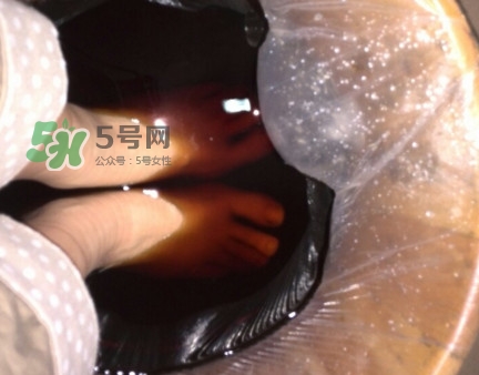 醋泡腳用白醋還是陳醋？泡腳用什么醋最好？