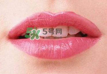 你的嘴唇為什么起泡 嘴唇上的水泡治不好嗎？
