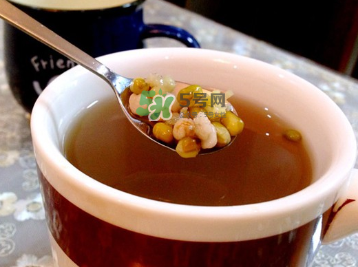綠豆湯和牛奶能一起吃嗎？喝綠豆湯同時(shí)可以喝牛奶嗎？
