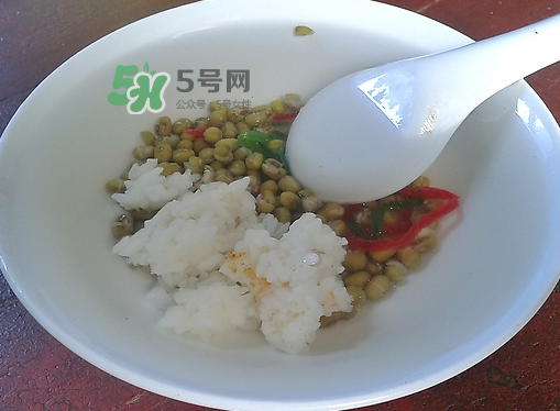 綠豆湯和牛奶能一起吃嗎？喝綠豆湯同時(shí)可以喝牛奶嗎？