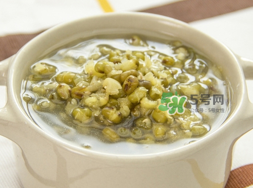 喝完啤酒可以喝綠豆湯嗎？啤酒和綠豆湯能一起喝嗎？