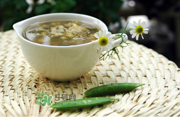 綠豆湯和西瓜可以同時(shí)吃嗎？綠豆湯可以和西瓜一起吃嗎？