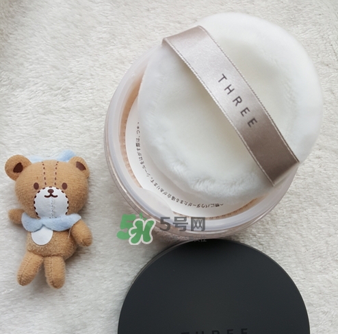 three散粉怎么樣？three自然植物透光散粉色號(hào)