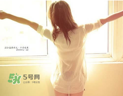 三伏天坐月子可以開窗戶嗎？夏天坐月子能開窗戶嗎？