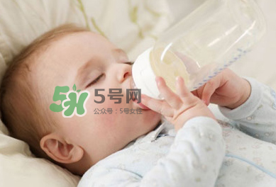 6個月寶寶不能喝水嗎？寶寶多大可以喝水呢？