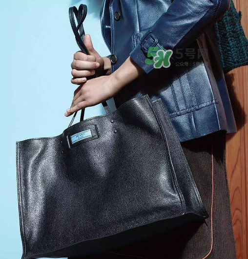 prada etiquette手袋尺寸多大？prada etiquette尺寸有幾種？
